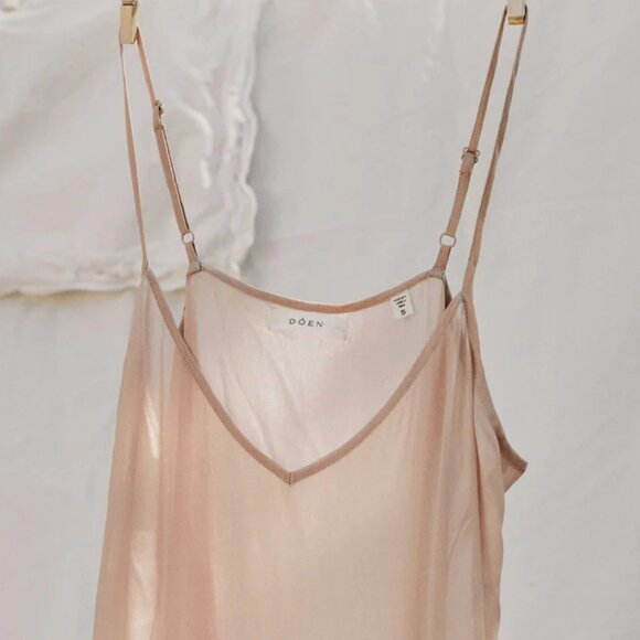 Doen Short Deep V-Neck Slip in Conch - XXL BNWT - Picture 2 of 2